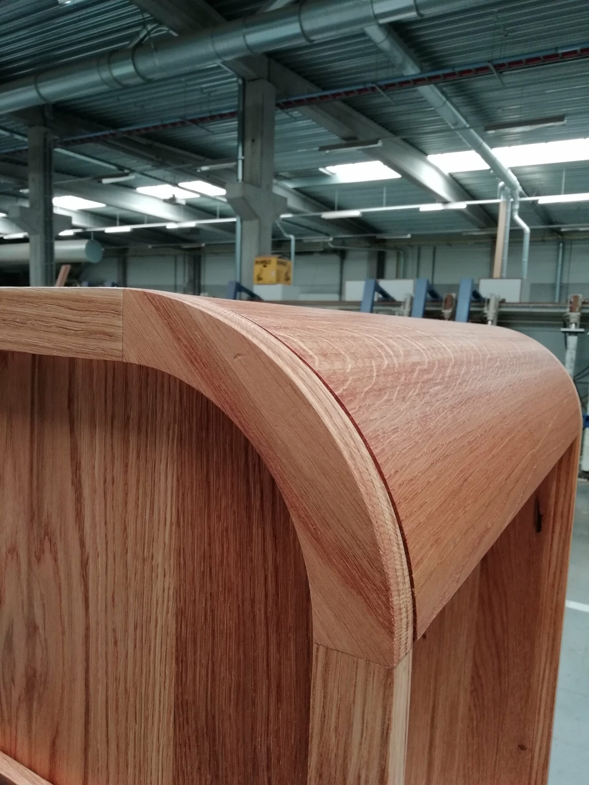 Close-up houten structuur in Brugge werkplaats door fotograaf. Perfect voor trouw- of familiefotografie in West-Vlaanderen.